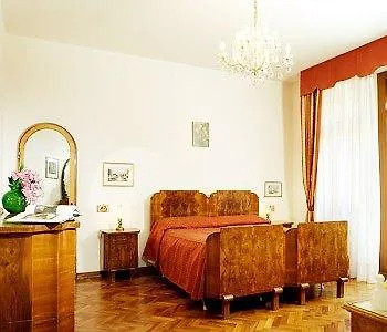 Отель Albertina 2*