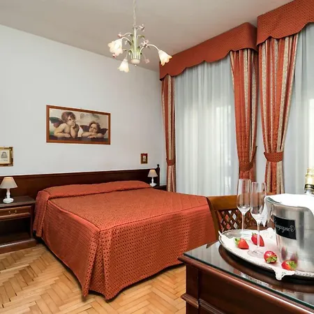 מלון Albertina 2*