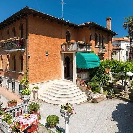 Albertina Hotel 2*