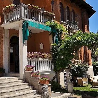 Hotel Albertina 2*